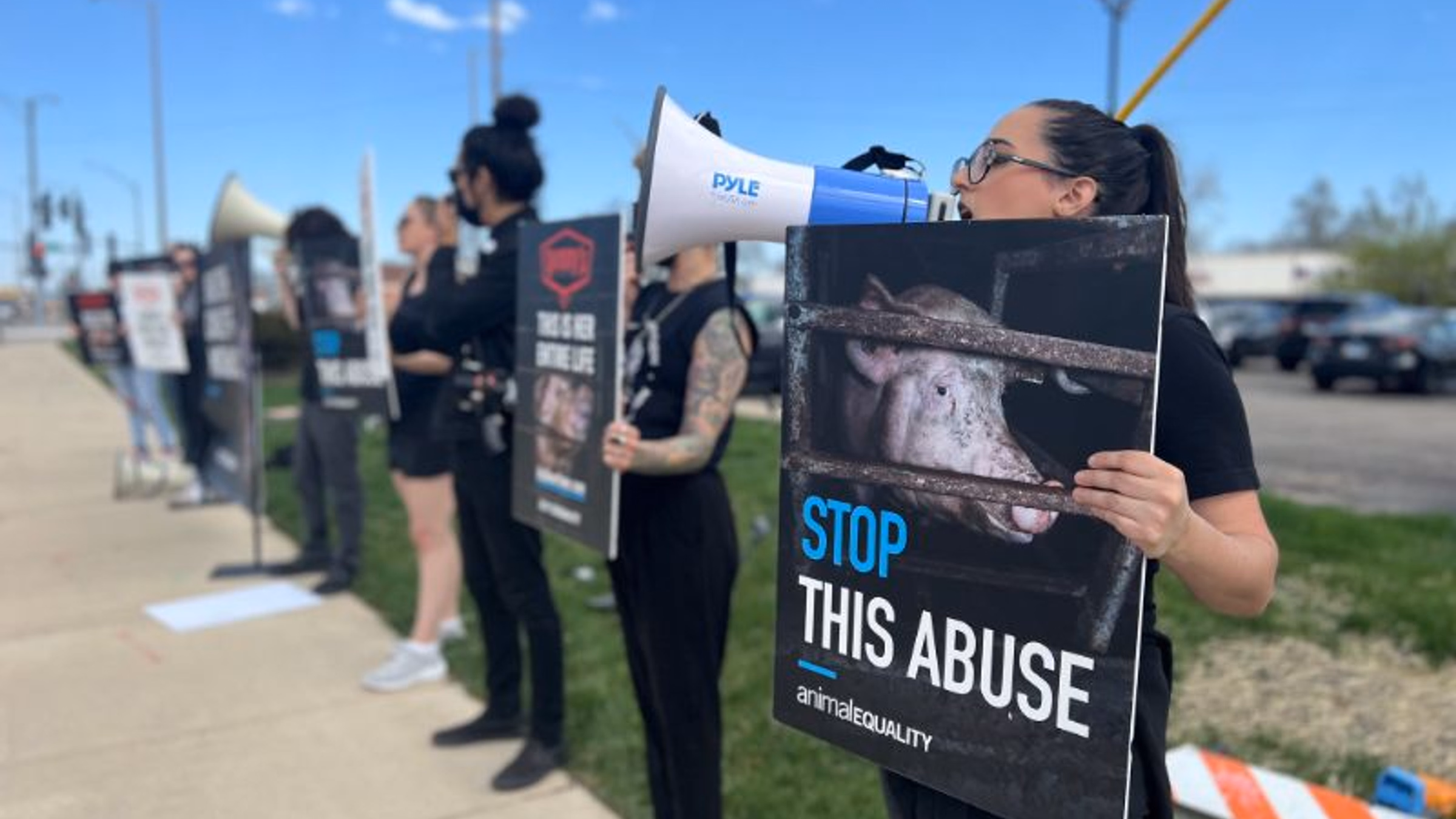 CHICAGO: Protest Denny's Animal Cruelty at WSJ Food Forum Conference