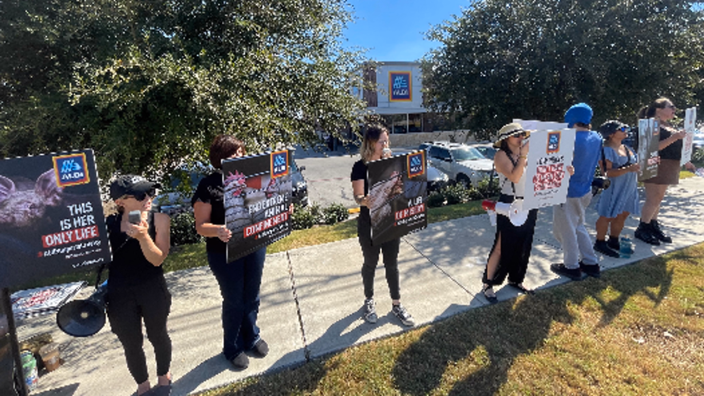 Protest Aldi's Support of Cages for Pigs and Hens (Cleveland, OH)
