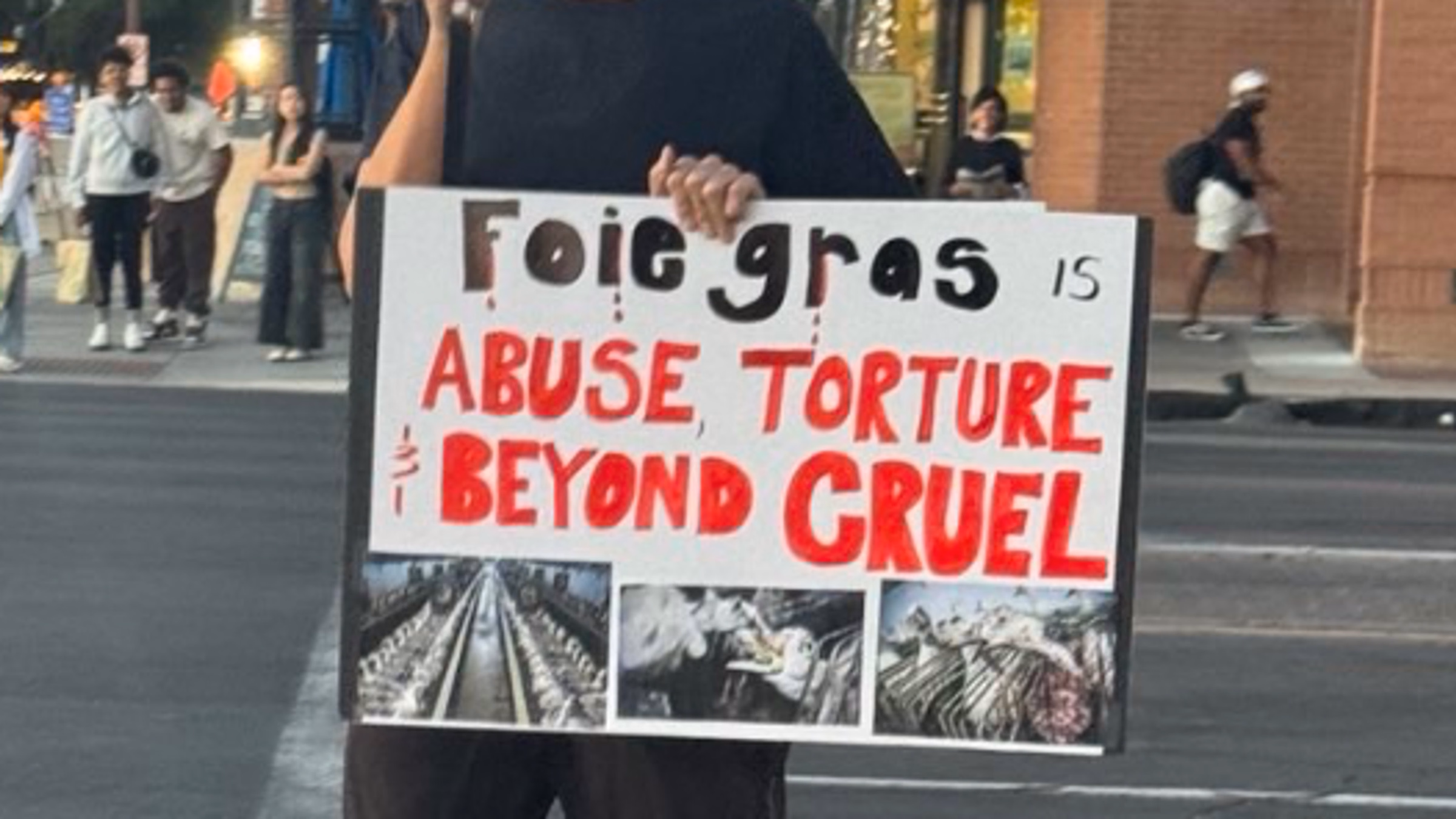 Anti foie gras protest at Elliott’s steakhouse